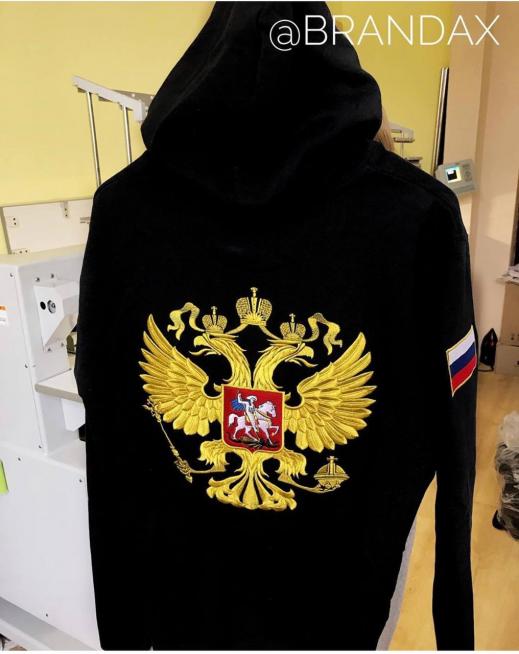 Худи черное с вышивкой золотого герба РФ